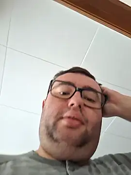 Javier bear online show from November 2025 08:57:01 AM