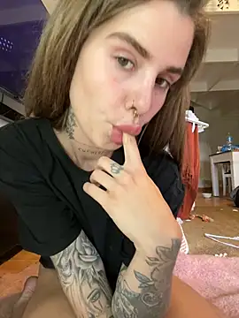 Snapshot of EmiliaCatalina chatting on December 2024 07:46:02 PM EmiliaCatalina online show from December 2024 07:46:02 PM