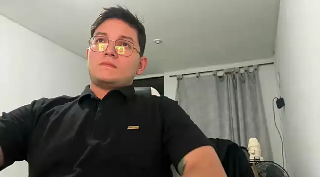 Snapshot of unoxestres chatting on January 2025 05:14:01 AM unoxestres online show from January 2025 05:14:01 AM