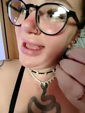 EllieOz online show from January 2025 04:37:01 PM