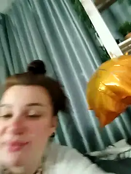 EllieOz online show from November 2025 11:54:02 AM