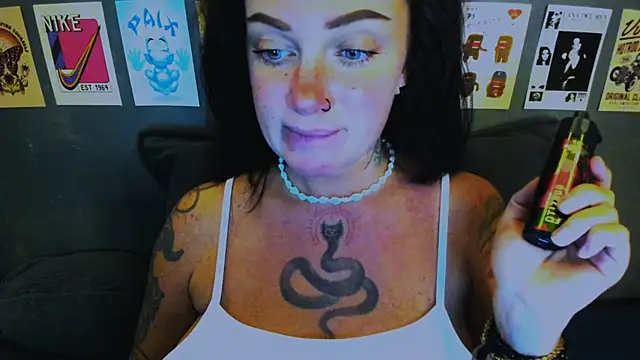 EllieOz online show from April 2026 04:04:02 PM