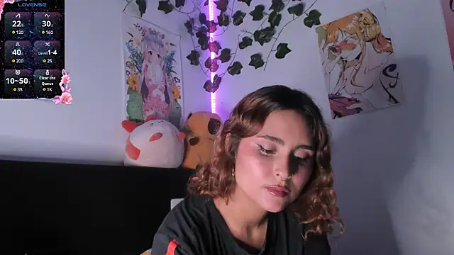 Snapshot of Violette-Ramirez01 chatting on February 2025 08:31:01 PM Violette-Ramirez01 online show from February 2025 08:31:01 PM