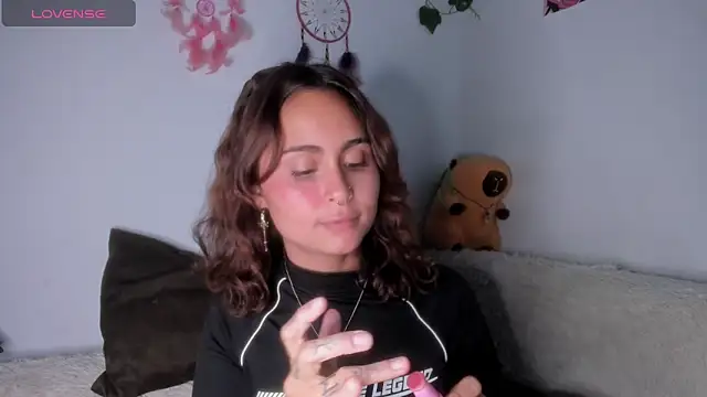 Violette-Ramirez01 online show from October 2025 10:32:01 PM