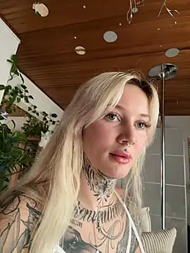 Snapshot of Stella-Kink chatting on December 2024 12:02:01 PM Stella-Kink online show from December 2024 12:02:01 PM