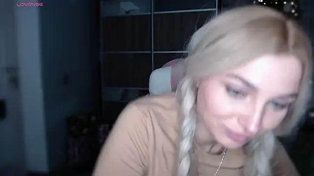 Snapshot of Yoda21 chatting on December 2024 04:43:01 PM Yoda21 online show from December 2024 04:43:01 PM