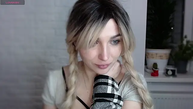 Snapshot of Yoda21 chatting on January 2025 06:19:01 PM Yoda21 online show from January 2025 06:19:01 PM