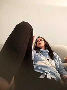 Snapshot of LauraBaby chatting on October 2025 06:27:01 PM LauraBaby online show from October 2025 06:27:01 PM