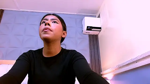 VeronicaRobles online show from October 2025 06:37:01 PM