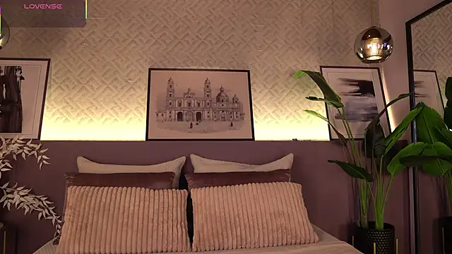ElleDiane online show from April 2026 10:37:02 PM