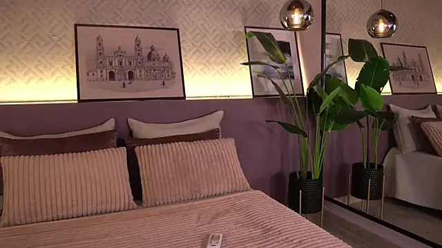 ElleDiane online show from July 2026 10:41:01 PM