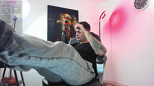 Snapshot of Nicolas_Fellener chatting on November 2025 05:20:02 AM Nicolas Fellener online show from November 2025 05:20:02 AM