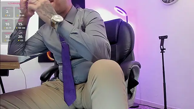 Snapshot of Nicolas_Fellener chatting on November 2025 02:45:01 AM Nicolas Fellener online show from November 2025 02:45:01 AM