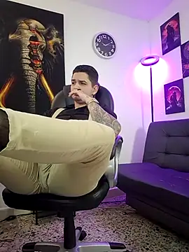 Snapshot of Nicolas_Fellener chatting on April 2026 04:46:01 AM Nicolas Fellener online show from April 2026 04:46:01 AM