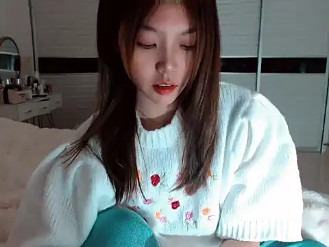 Snapshot of -Lucky_Girl chatting on December 2024 01:16:02 PM -Lucky Girl online show from December 2024 01:16:02 PM