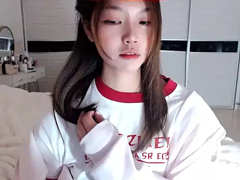 Snapshot of -Lucky_Girl chatting on December 2024 04:20:02 PM -Lucky Girl online show from December 2024 04:20:02 PM