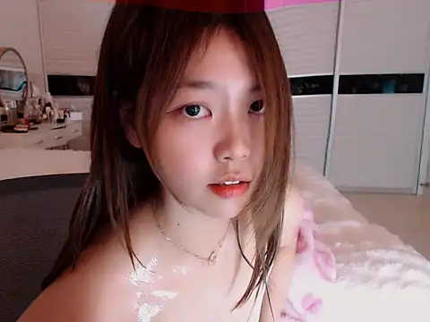 Snapshot of -Lucky_Girl chatting on December 2024 06:24:02 AM -Lucky Girl online show from December 2024 06:24:02 AM
