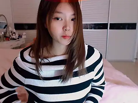 Snapshot of -Lucky_Girl chatting on December 2024 04:42:02 AM -Lucky Girl online show from December 2024 04:42:02 AM