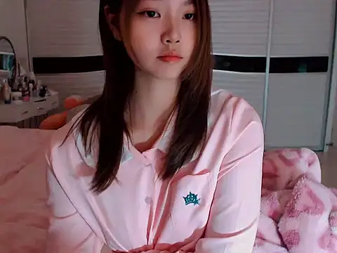 Snapshot of -Lucky_Girl chatting on December 2024 02:30:01 AM -Lucky Girl online show from December 2024 02:30:01 AM