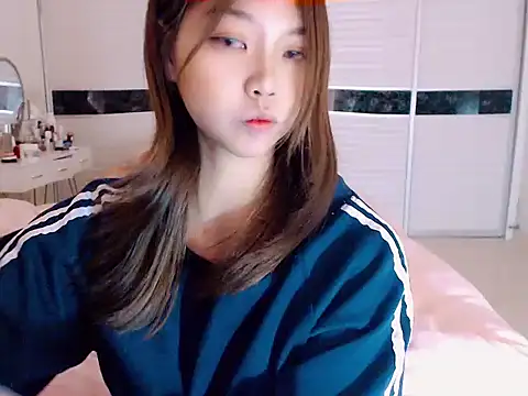 Snapshot of -Lucky_Girl chatting on December 2024 05:03:01 AM -Lucky Girl online show from December 2024 05:03:01 AM