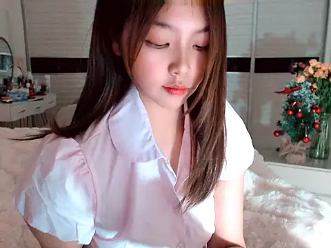 Snapshot of -Lucky_Girl chatting on December 2024 02:50:01 PM -Lucky Girl online show from December 2024 02:50:01 PM