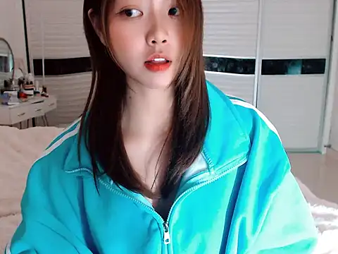 Snapshot of -Lucky_Girl chatting on December 2024 05:37:01 AM -Lucky Girl online show from December 2024 05:37:01 AM