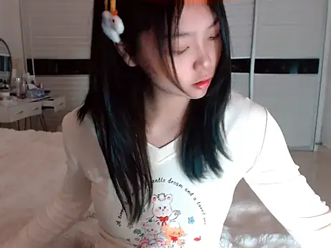 Snapshot of -Lucky_Girl chatting on January 2025 02:10:01 AM -Lucky Girl online show from January 2025 02:10:01 AM