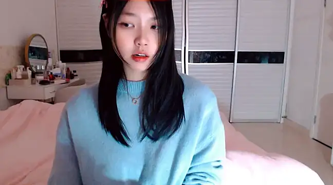 Snapshot of -Lucky_Girl chatting on January 2025 02:18:01 AM -Lucky Girl online show from January 2025 02:18:01 AM