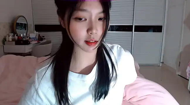 Snapshot of -Lucky_Girl chatting on January 2025 02:21:02 PM -Lucky Girl online show from January 2025 02:21:02 PM