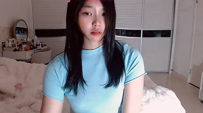 Snapshot of -Lucky_Girl chatting on January 2025 02:08:02 PM -Lucky Girl online show from January 2025 02:08:02 PM