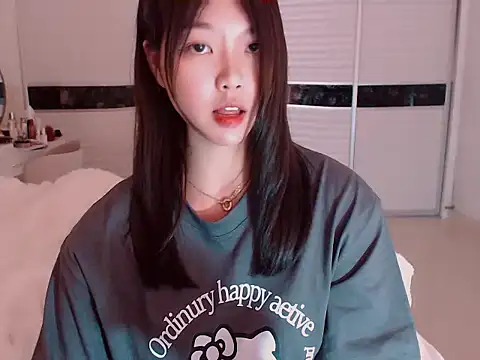 Snapshot of -Lucky_Girl chatting on February 2025 04:54:02 AM -Lucky Girl online show from February 2025 04:54:02 AM