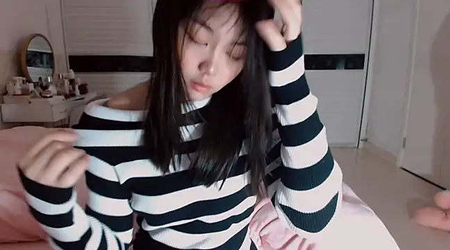 Snapshot of -Lucky_Girl chatting on February 2025 11:14:02 PM -Lucky Girl online show from February 2025 11:14:02 PM