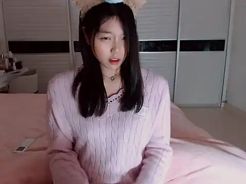 Snapshot of -Lucky_Girl chatting on February 2025 02:18:01 AM -Lucky Girl online show from February 2025 02:18:01 AM