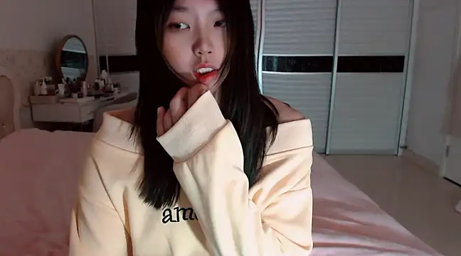 Snapshot of -Lucky_Girl chatting on February 2025 01:53:02 AM -Lucky Girl online show from February 2025 01:53:02 AM