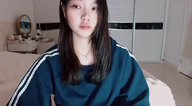 Snapshot of -Lucky_Girl chatting on March 2025 01:04:02 AM -Lucky Girl online show from March 2025 01:04:02 AM