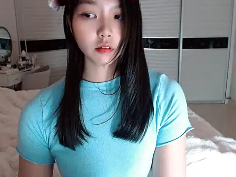 Snapshot of -Lucky_Girl chatting on March 2025 04:07:02 AM -Lucky Girl online show from March 2025 04:07:02 AM