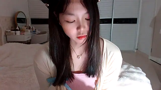 Snapshot of -Lucky_Girl chatting on March 2025 12:12:01 PM -Lucky Girl online show from March 2025 12:12:01 PM