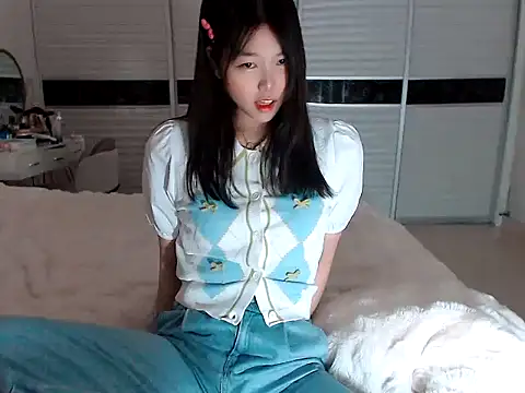 Snapshot of -Lucky_Girl chatting on March 2025 12:06:02 PM -Lucky Girl online show from March 2025 12:06:02 PM