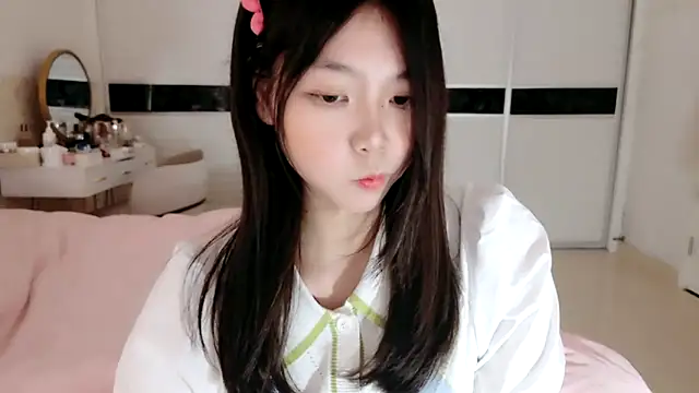 Snapshot of -Lucky_Girl chatting on March 2025 12:40:02 PM -Lucky Girl online show from March 2025 12:40:02 PM