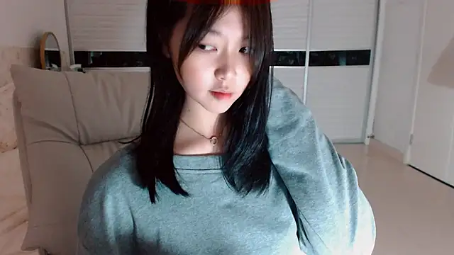 Snapshot of -Lucky_Girl chatting on September 2025 02:17:02 PM -Lucky Girl online show from September 2025 02:17:02 PM