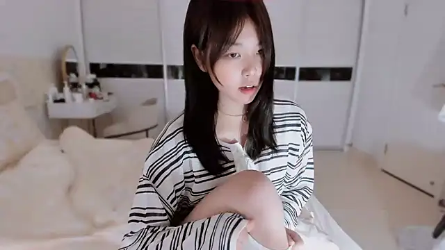Snapshot of -Lucky_Girl chatting on September 2025 02:06:02 PM -Lucky Girl online show from September 2025 02:06:02 PM