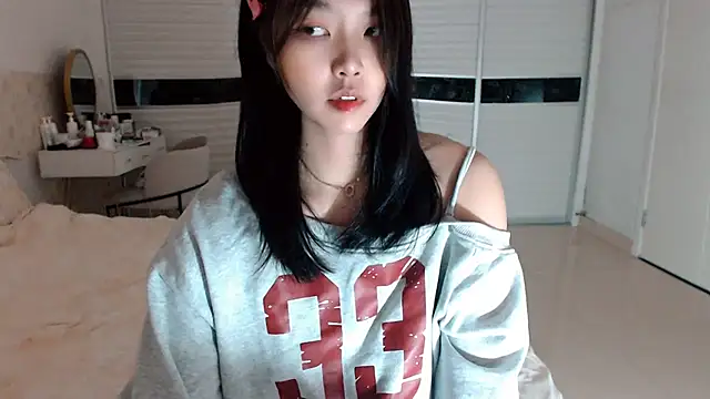 Snapshot of -Lucky_Girl chatting on September 2025 01:51:02 AM -Lucky Girl online show from September 2025 01:51:02 AM