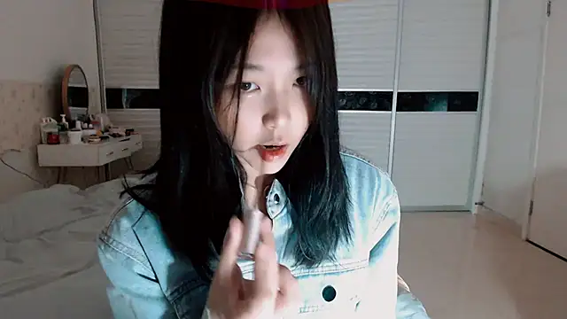 Snapshot of -Lucky_Girl chatting on September 2025 12:10:01 PM -Lucky Girl online show from September 2025 12:10:01 PM