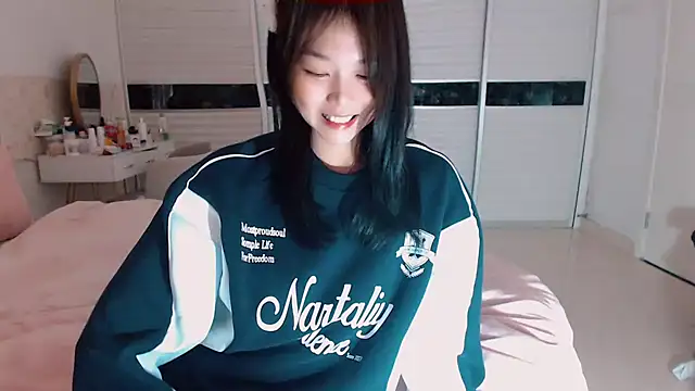 Snapshot of -Lucky_Girl chatting on October 2025 02:37:02 AM -Lucky Girl online show from October 2025 02:37:02 AM