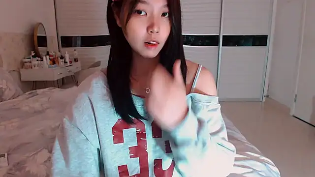 Snapshot of -Lucky_Girl chatting on October 2025 03:32:01 AM -Lucky Girl online show from October 2025 03:32:01 AM