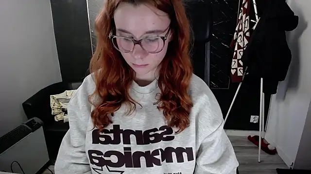 littleviki7 online show from December 2024 12:16:02 PM