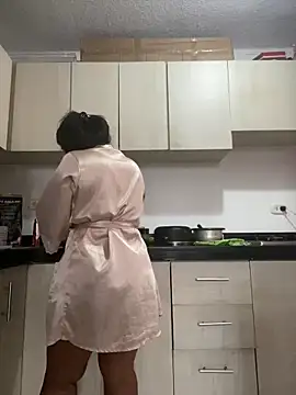 emmyjhonson07 online show from December 2024 01:28:01 PM