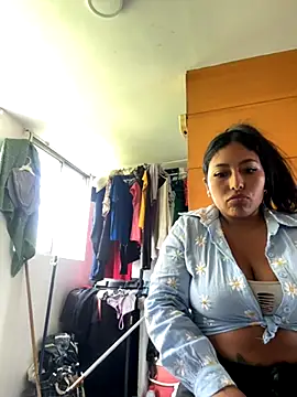 emmyjhonson07 online show from December 2025 04:23:02 PM