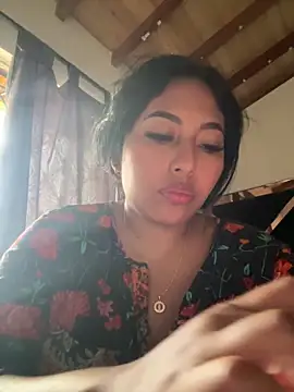 emmyjhonson07 online show from May 2026 12:33:01 PM