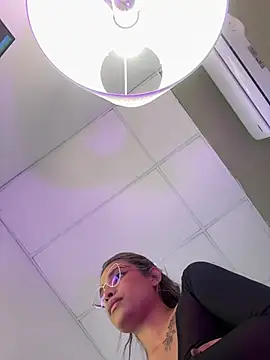 maykka online show from February 2025 11:41:01 PM